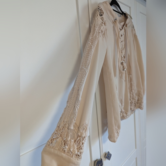 Gimmicks Boho Lace-up Shirt - Picture 4 of 7